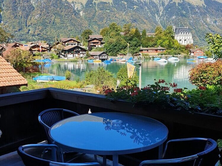 Lake Lodge Hostel