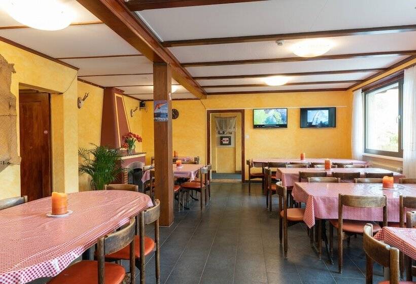 Lake Lodge Hostel