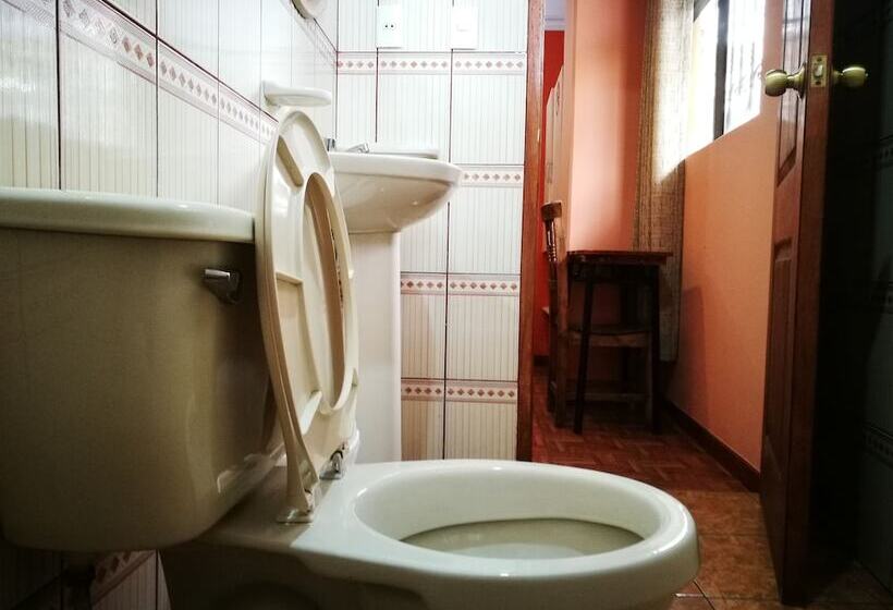 هتل Bolivian Heights Hostel