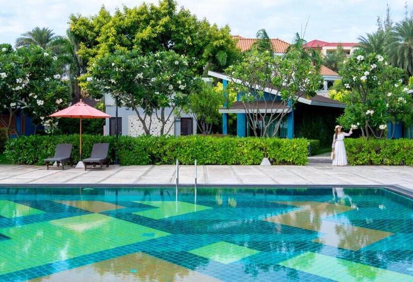 هتل Coral Tree Villa Hua Hin