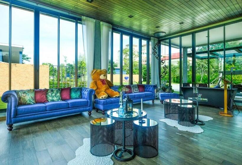 هتل Coral Tree Villa Hua Hin
