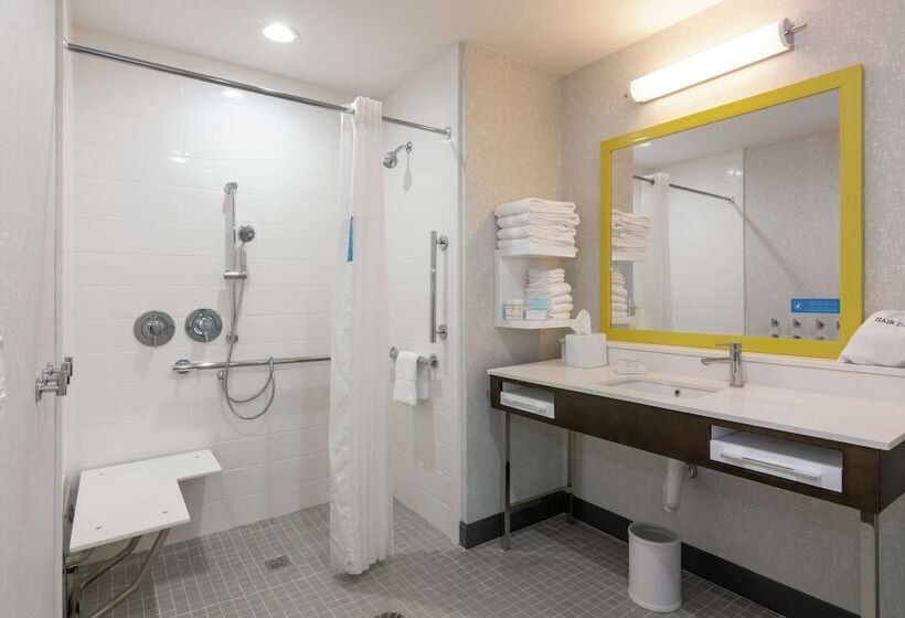 هتل Hampton Inn & Suites Dallas East