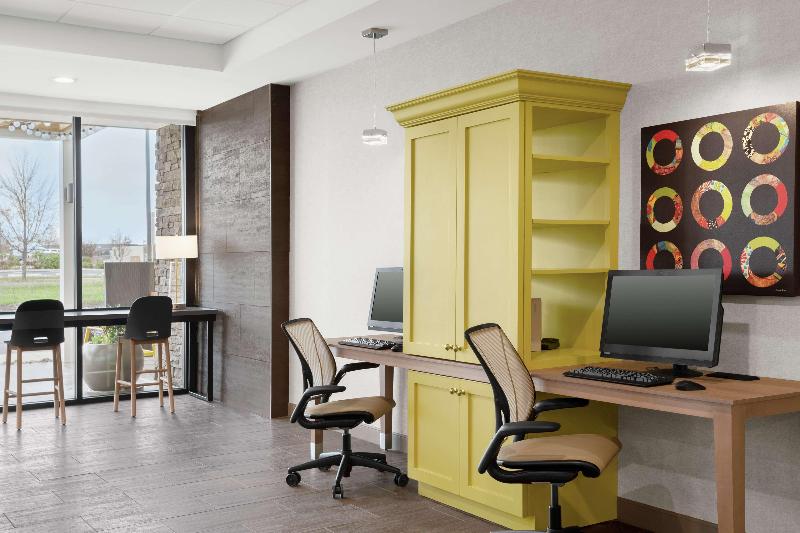 Отель Home2 Suites By Hilton Warminster Horsham