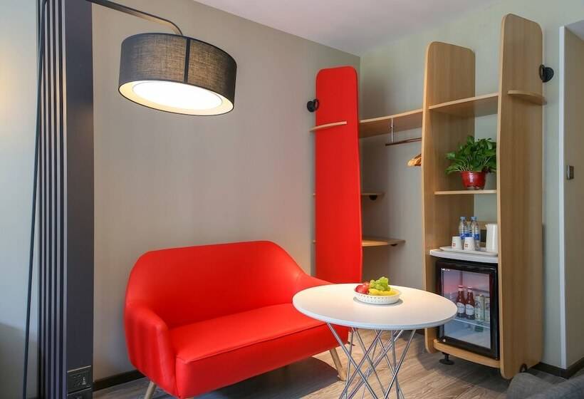 호텔 Ibis Luoyang Baolong Square