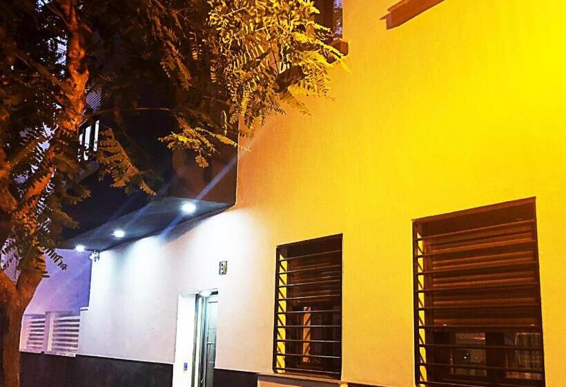 مبيت وإفطار Butik Almería Centro