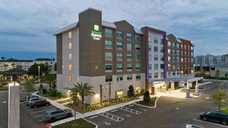 בית מלון כפרי Holiday Inn Express & Suites Orlando  Lake Buena Vista, An Ihg