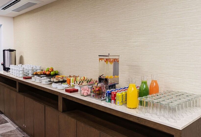 Отель NH Collection Merida Paseo Montejo