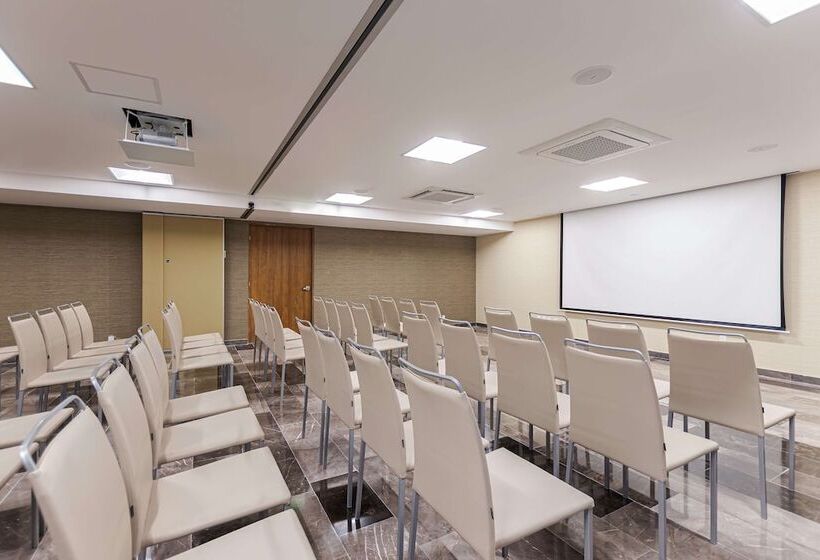 Отель NH Collection Merida Paseo Montejo