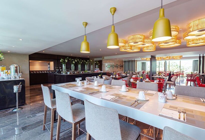 Отель NH Collection Merida Paseo Montejo