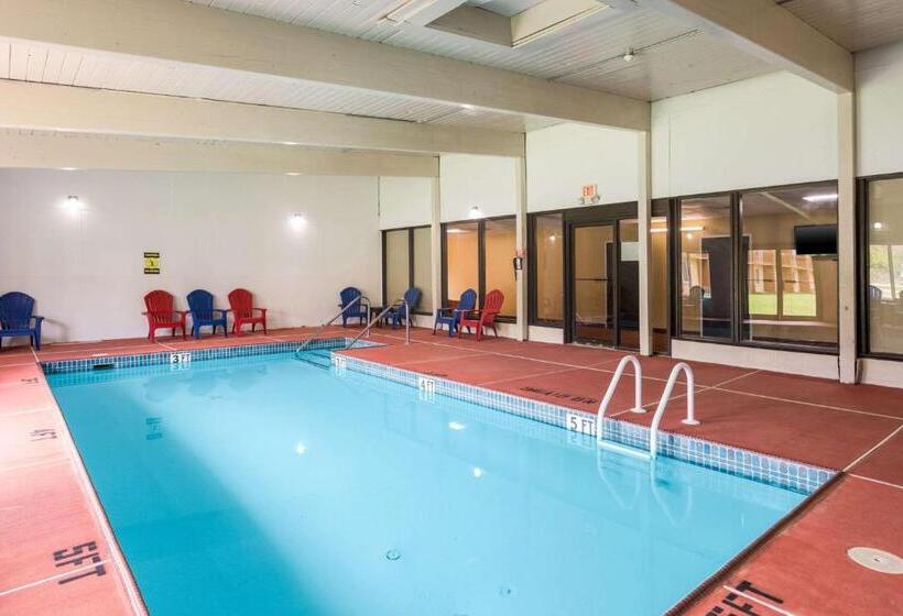 酒店 Fairmount Inn & Suites   Stroudsburg, Poconos