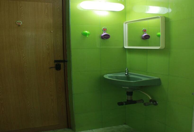 Pensjonat Oyo Home 9358 Designer 1bhk