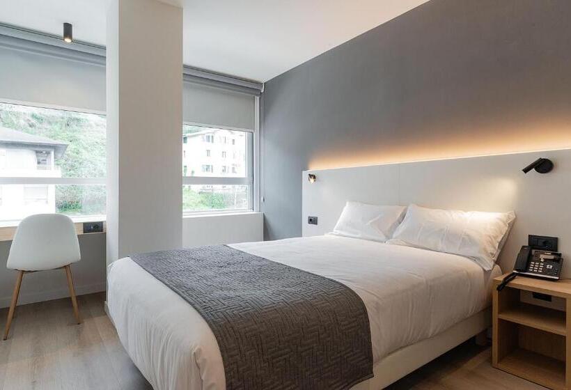 هتل Distrito Oeste