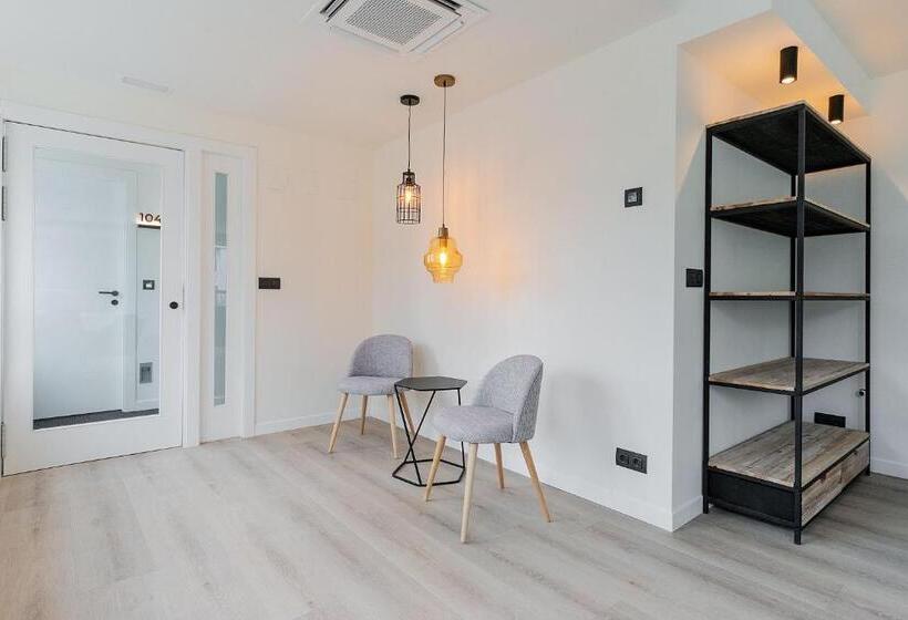 هتل Distrito Oeste