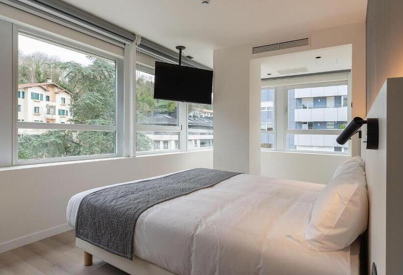 هتل Distrito Oeste