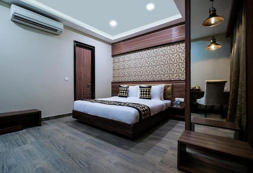 Fotos del hotel Collection O 30003 Dwarka:  1