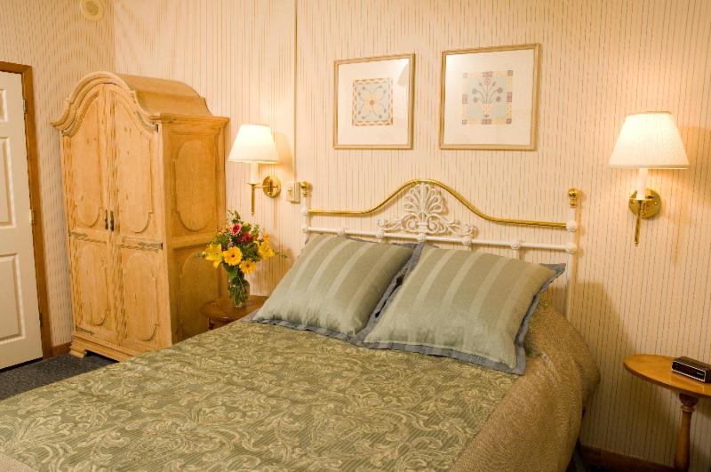 ホテル Getaways At Olympic Village Inn
