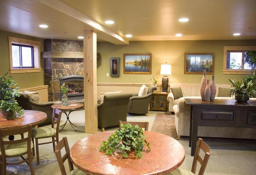 ホテル Getaways At Olympic Village Inn