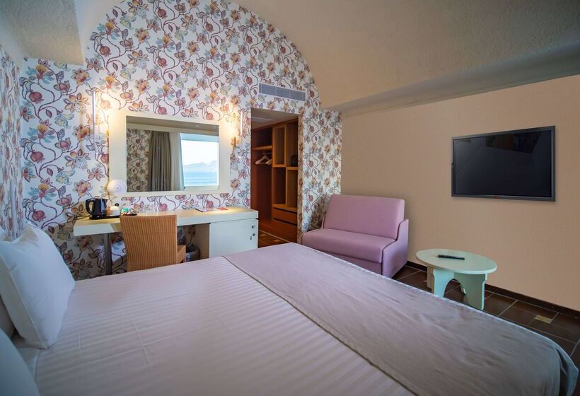 هتل Ramada Loutraki Poseidon Resort