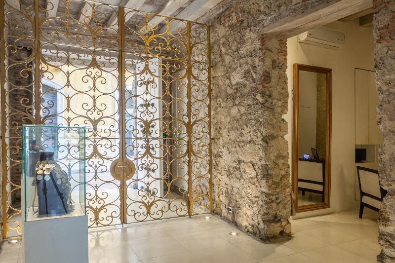 Отель Mansion Tcherassi