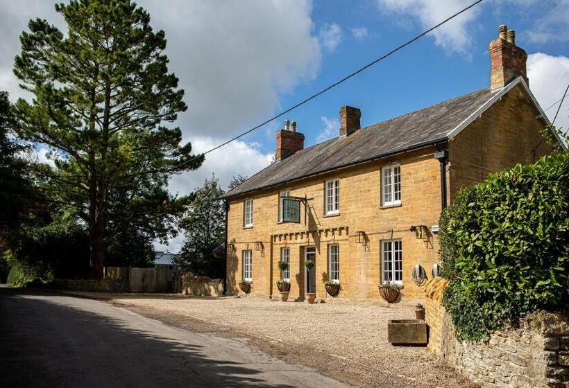 ユースホステル The Queens Arms