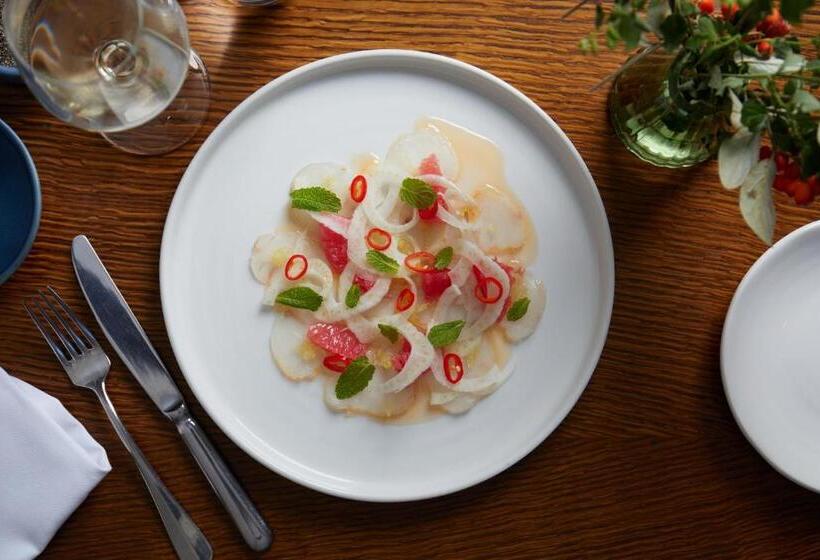 ユースホステル The Queens Arms