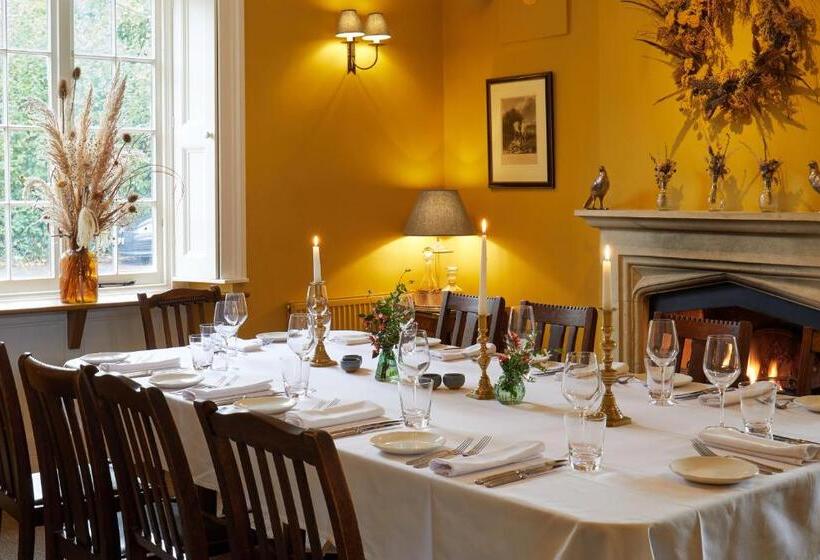 ユースホステル The Queens Arms