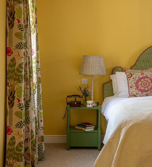 ユースホステル The Queens Arms