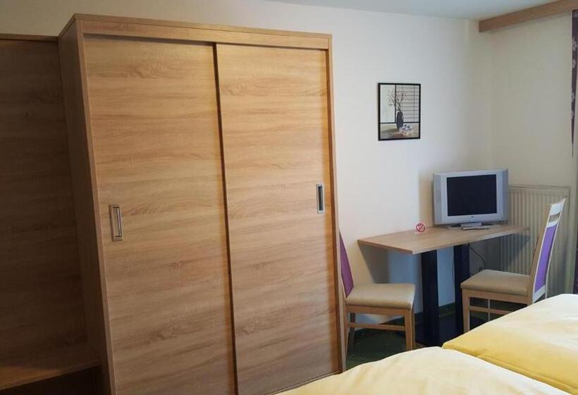 تختخواب و صبحانه Pension Gstrein