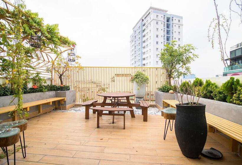 هتل Reddoorz Plus Near Saigon Train Station