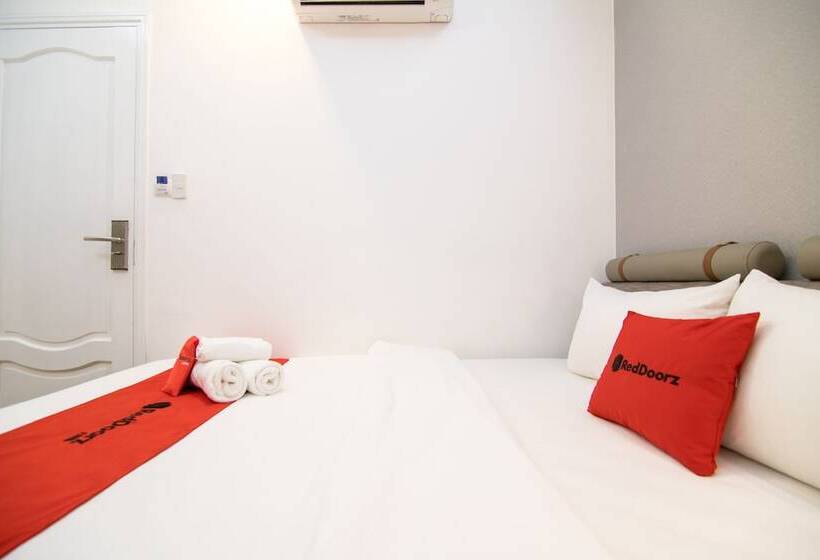 هتل Reddoorz Plus Near Saigon Train Station