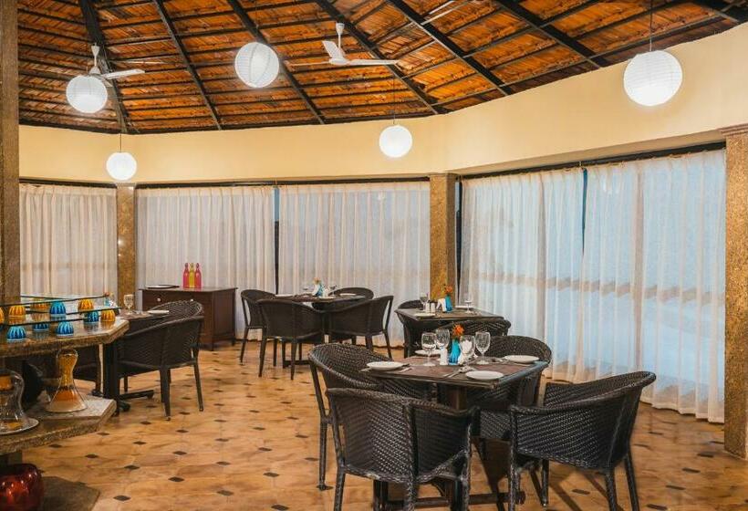 فندق Coconut Grove Beach Resort