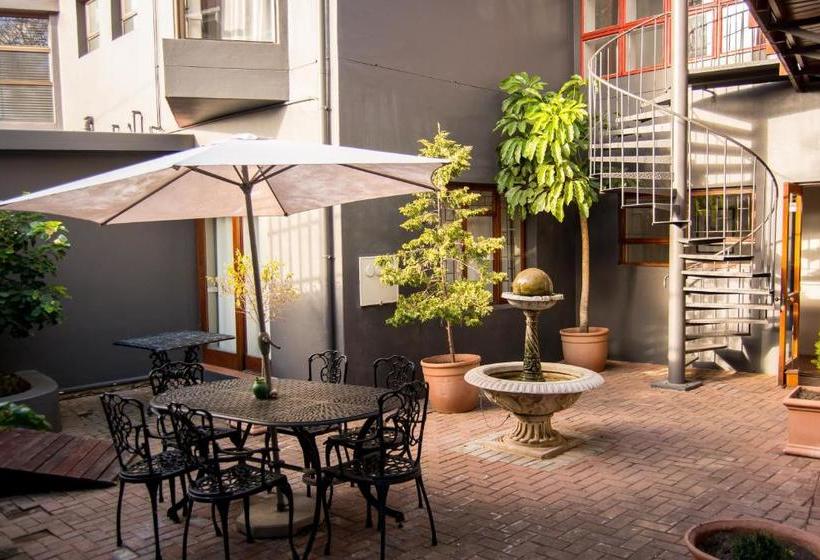 بنسيون Edward Charles Manor