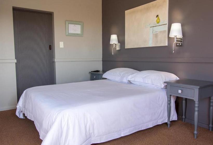 بنسيون Edward Charles Manor