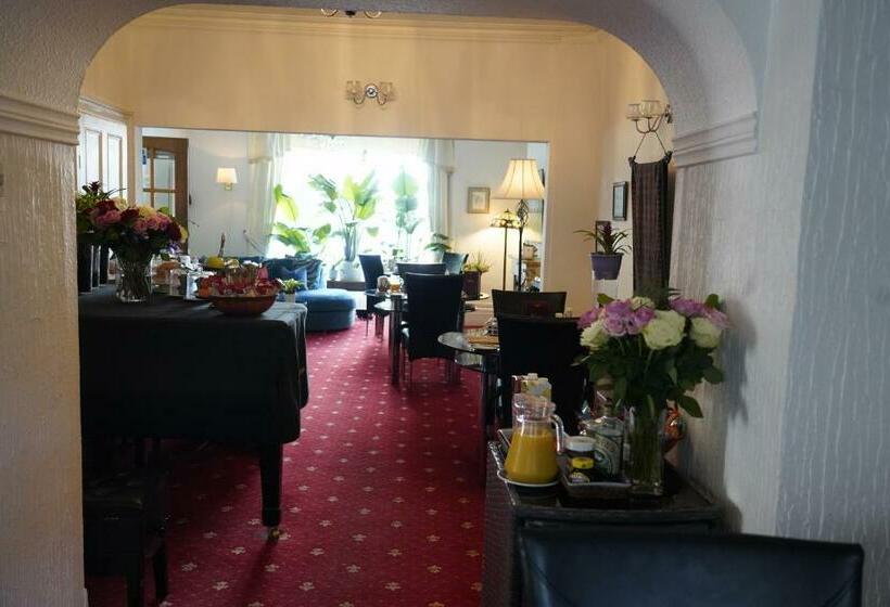 פנסיון Marlborough Guest House B & B