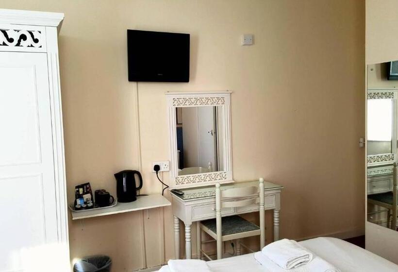 پانسیون The Langtry