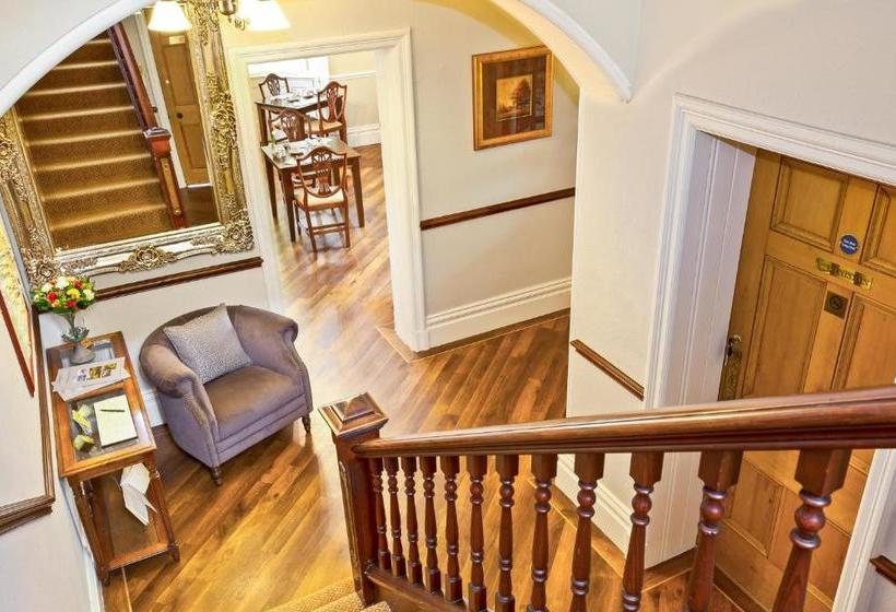 ペンション Chestnuts Guest House