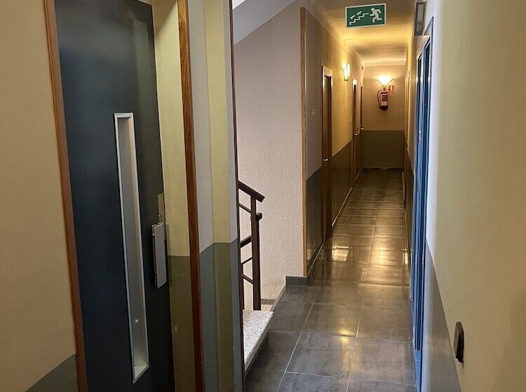 پانسیون Hostal Tarres