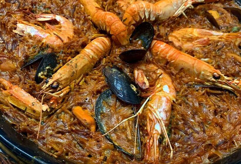 پانسیون Hostal Tarres