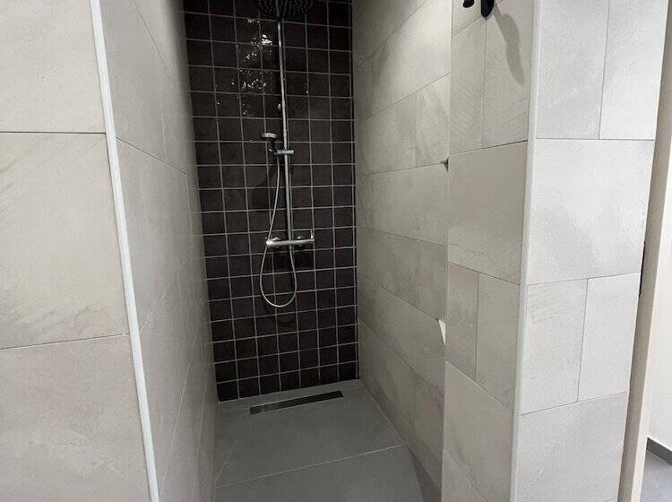 پانسیون Hostal Tarres