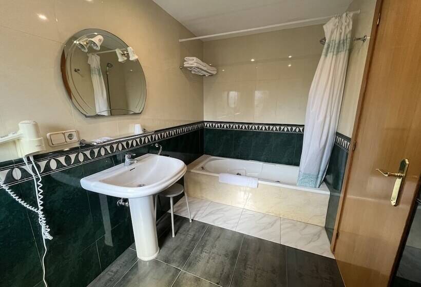 پانسیون Hostal Tarres