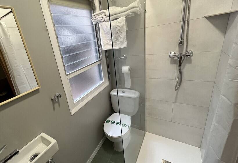 پانسیون Hostal Tarres