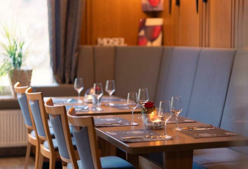 ペンション Mosel Landhaus Hotel Oster