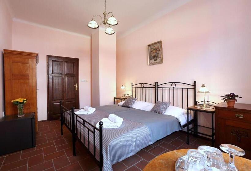 پانسیون Penzion Na 15. Poledníku