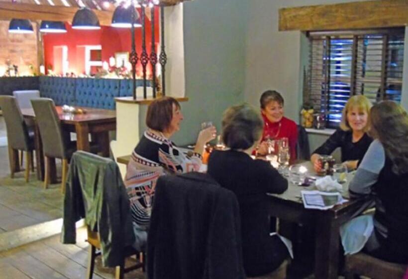 بنسيون The Falcon At Hatton