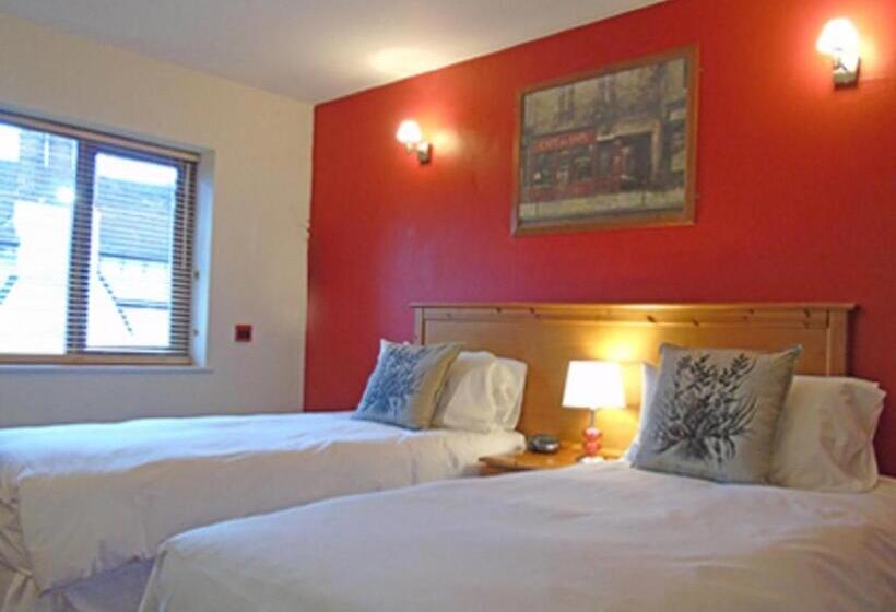 بنسيون The Falcon At Hatton