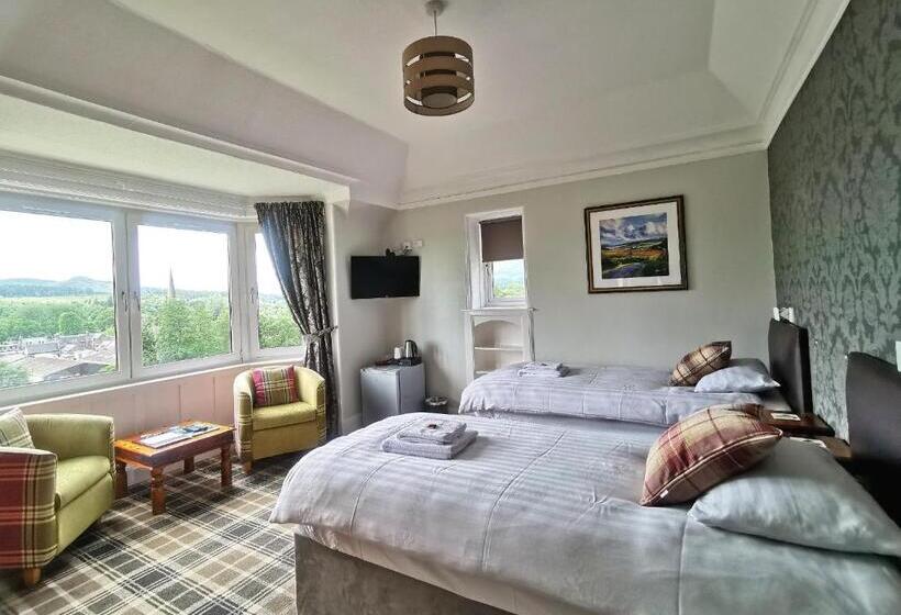 بنسيون The Knowe Guest House