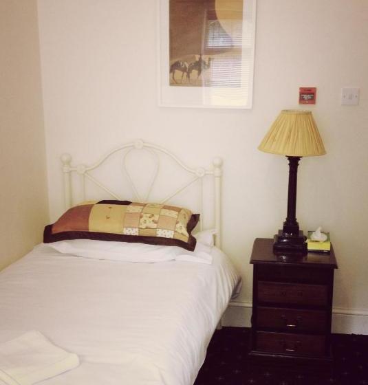 Пансион The Royal Standard Guest House