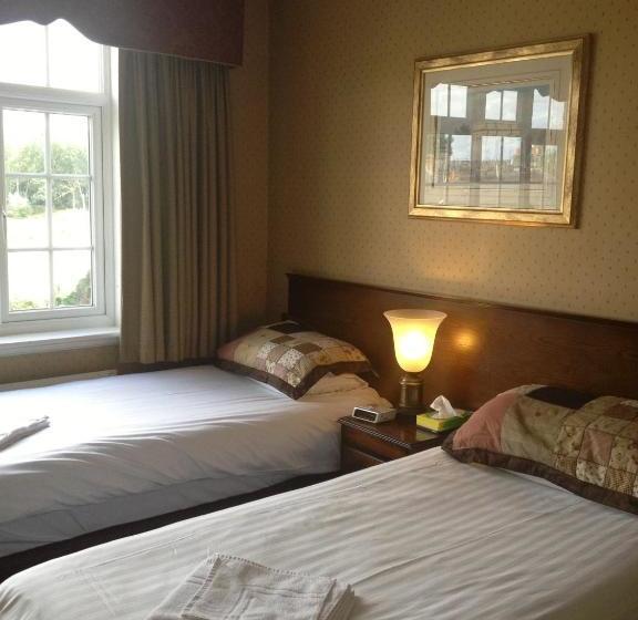 Пансион The Royal Standard Guest House