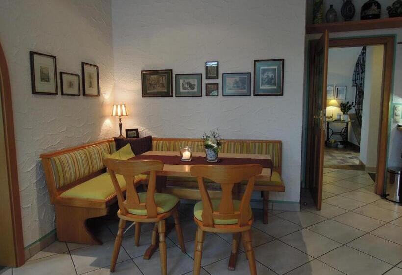 펜션 Weingut Clemens