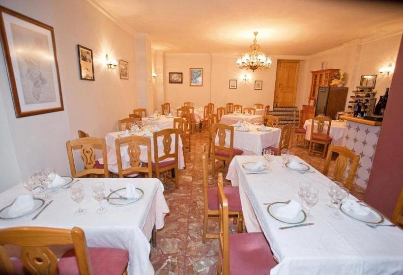 פנסיון Hostal Miguel Y Juani